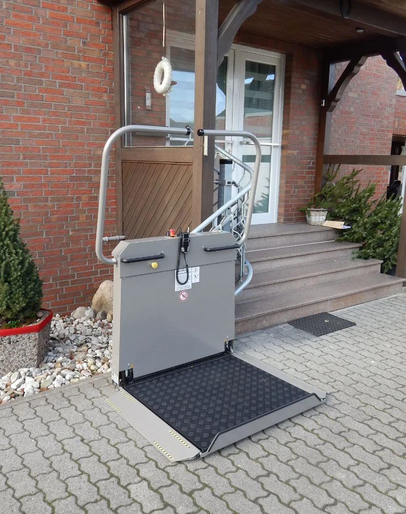 Rollstuhllift und Hublift für Rollstuhlfahrer im Innen- und Außenbereich in Thüringen von HeldenLift